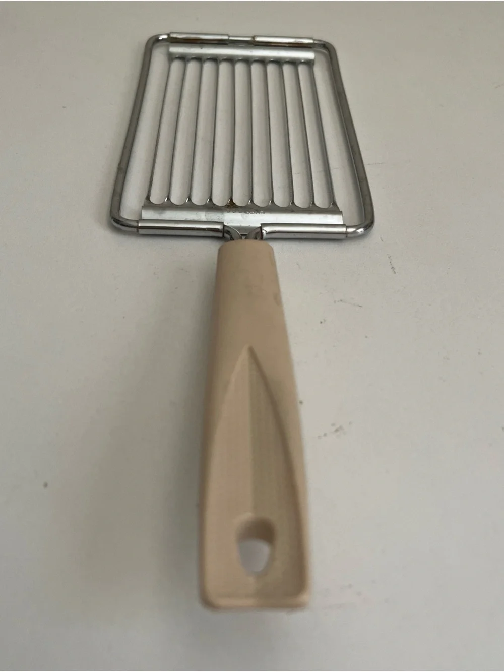 Beige Handle Stainless Steel Crinkle Cutter for Home Kitchen